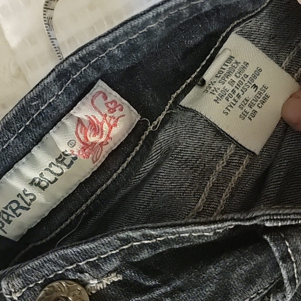 Shorts - Picture 3 of 5